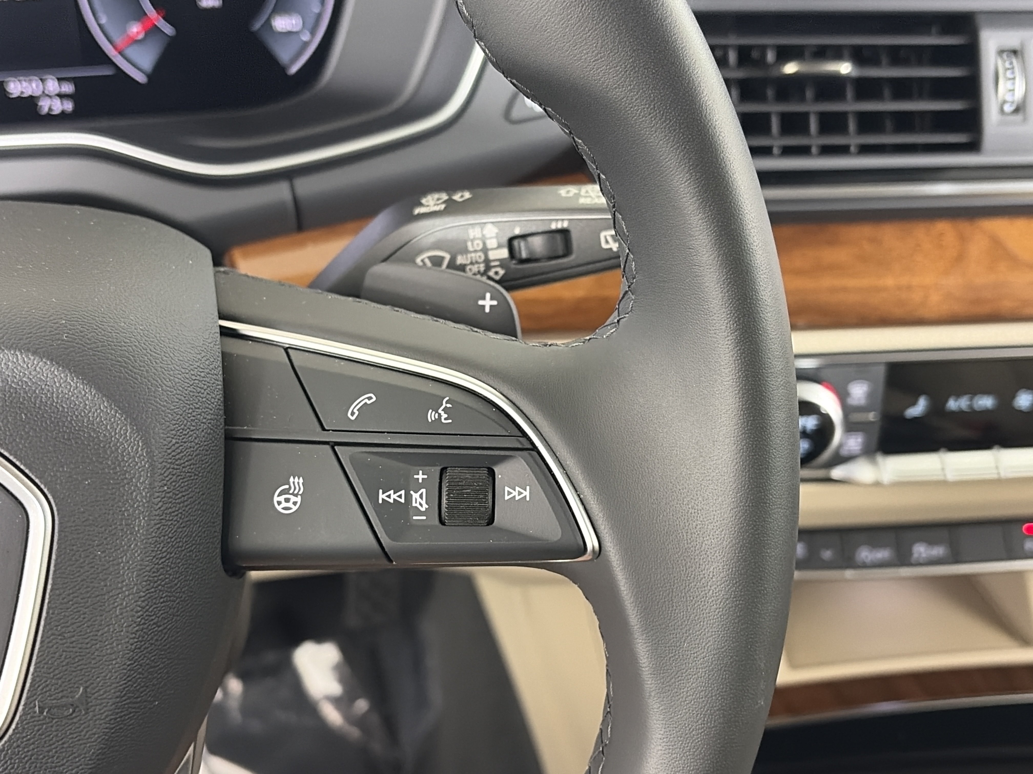 Certified 2022 Audi Q5 2.0T Premium Plus AWD/4WD image 32
