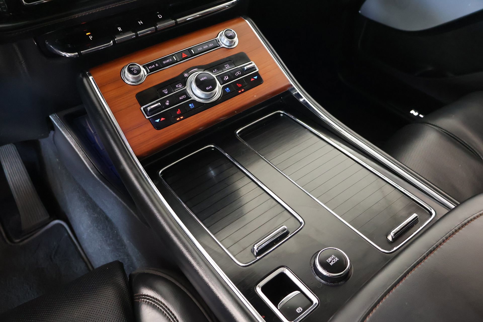 Used 2021 Lincoln Aviator Grand Touring w/ Equipment Group 302A image 9