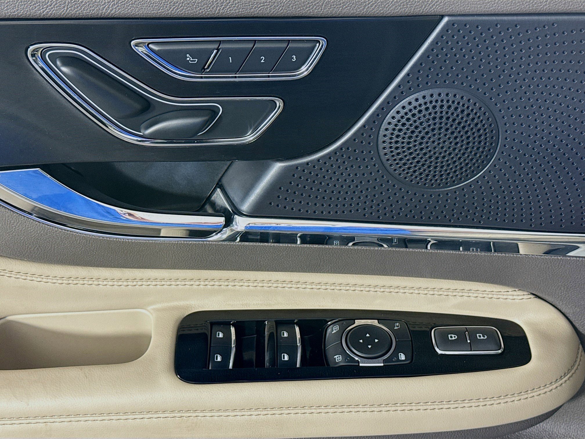 Used 2023 Lincoln Corsair FWD image 24