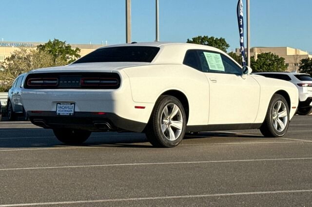 Used 2016 Dodge Challenger SXT image 4