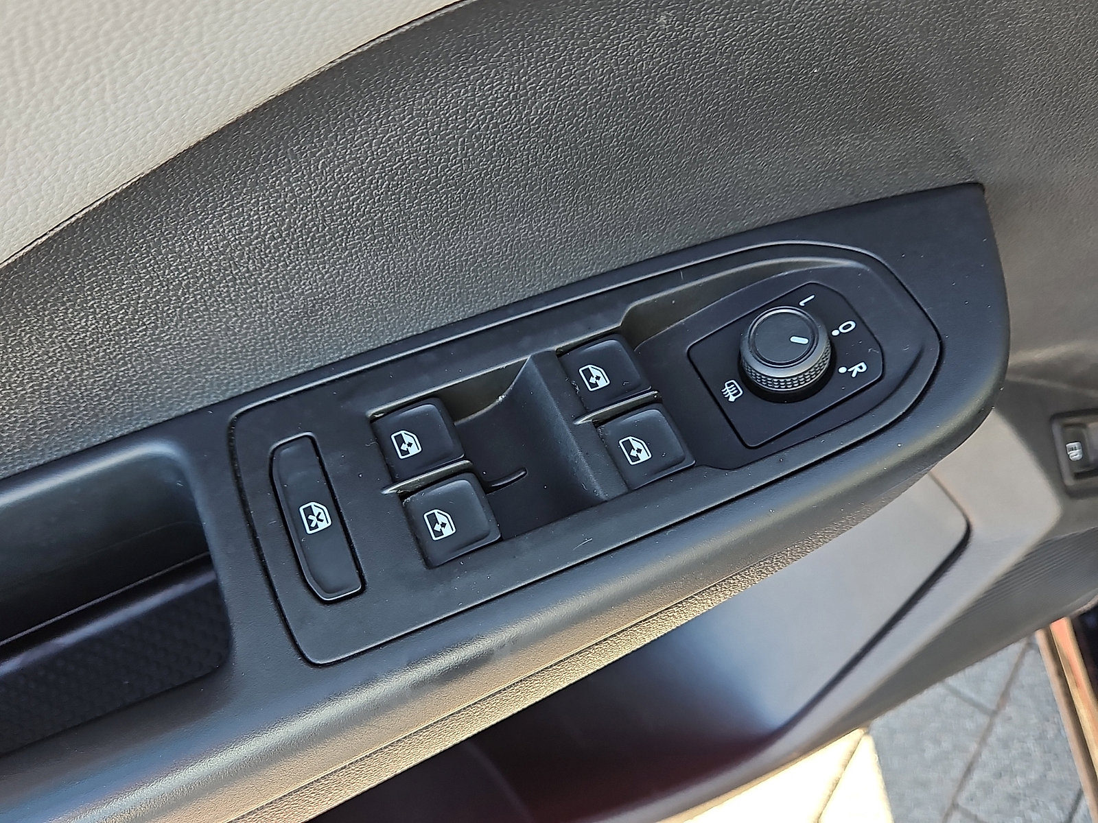 Certified 2022 Volkswagen Taos SEL w/ Panoramic Sunroof Package image 13