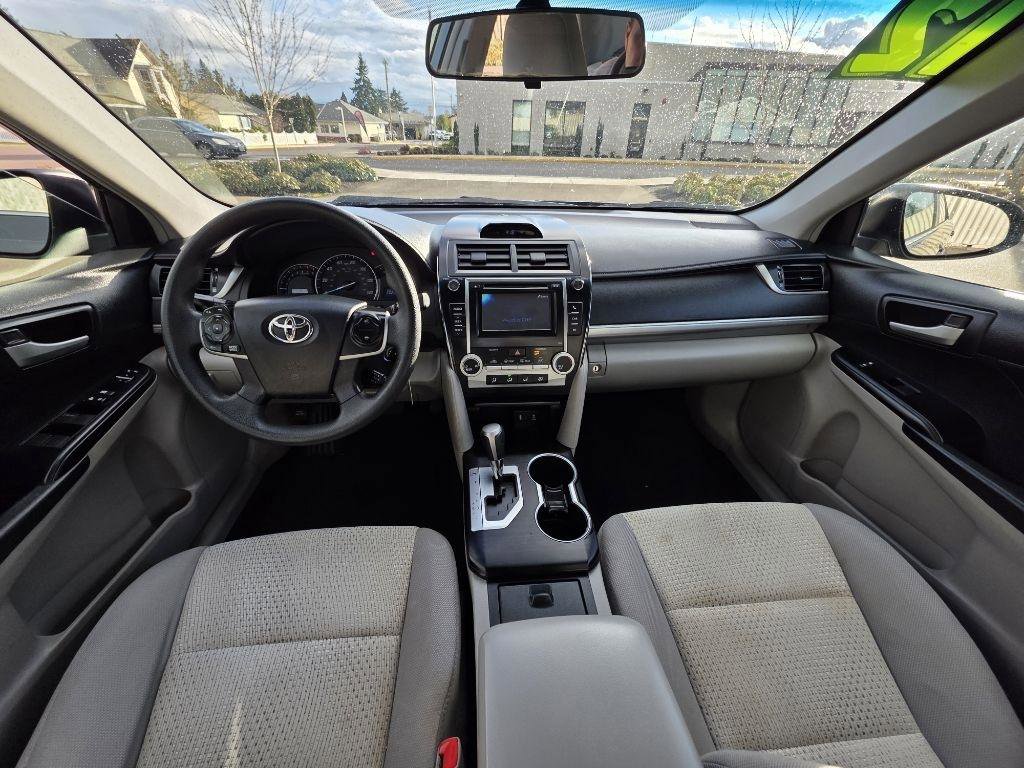 Used 2012 Toyota Camry LE image 9