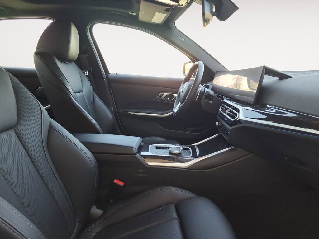 Used 2023 BMW 330e xDrive 330e xDrive w/ Driving Assistance Package image 15