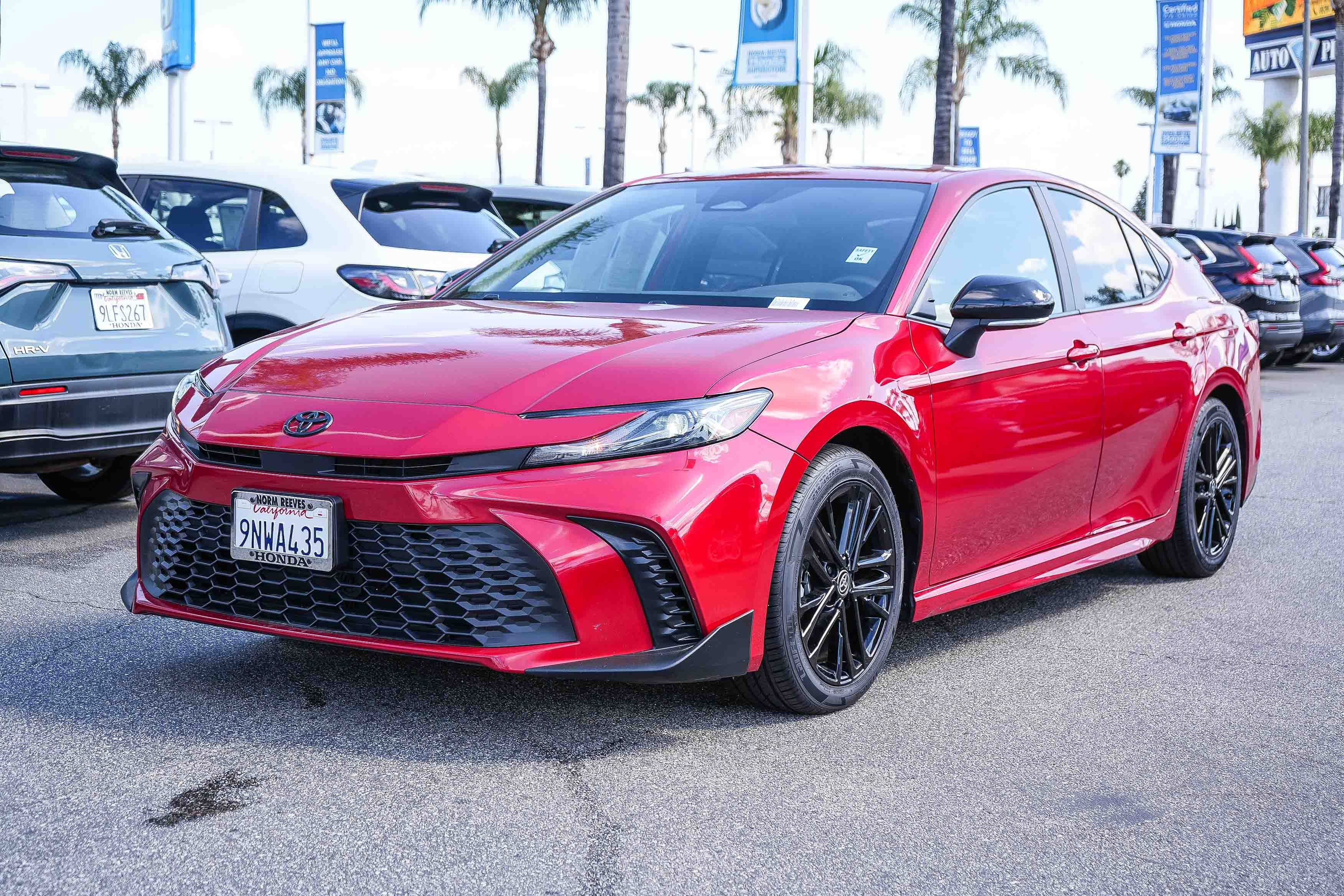 Used 2025 Toyota Camry SE FWD image 3