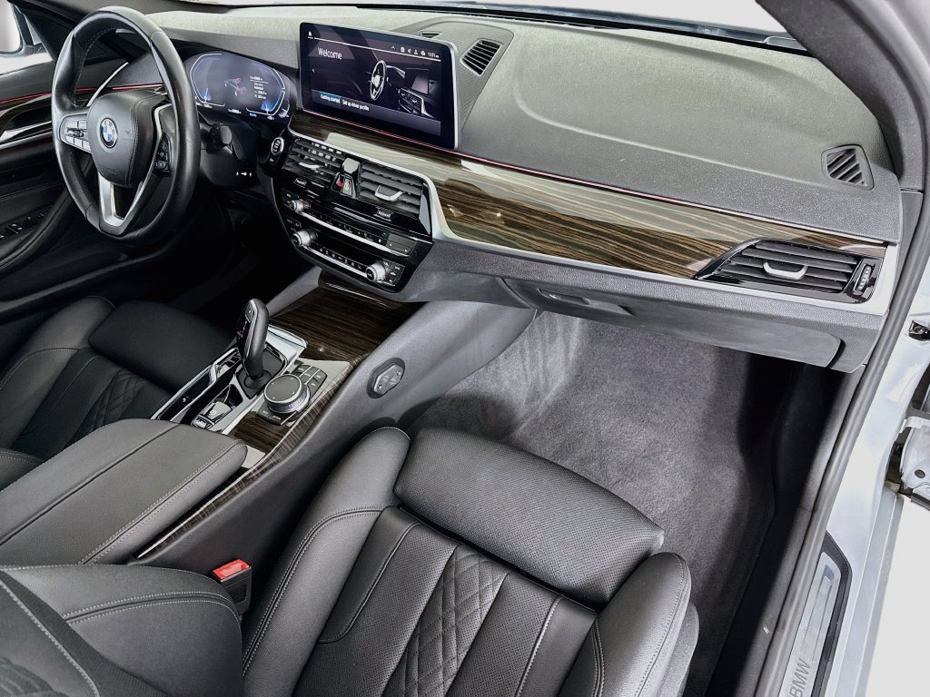 Used 2021 BMW 530i w/ Convenience Package RWD image 17