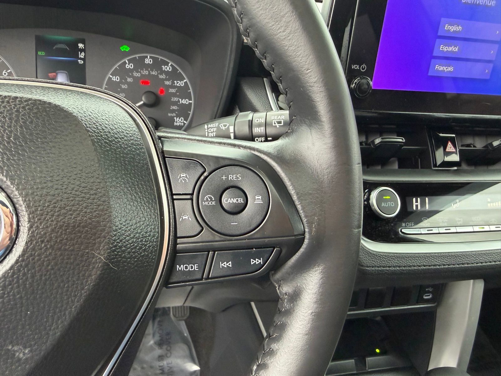 Used 2024 Toyota Corolla Cross SE image 16