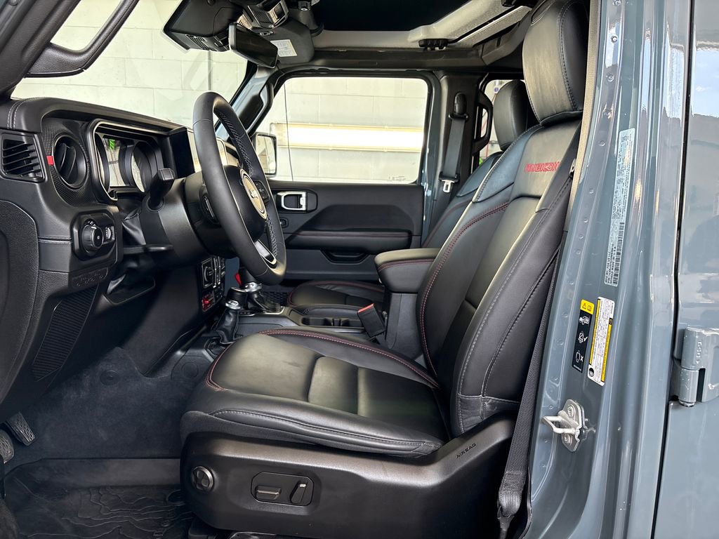 Used 2025 Jeep Wrangler Unlimited Rubicon AWD/4WD image 12