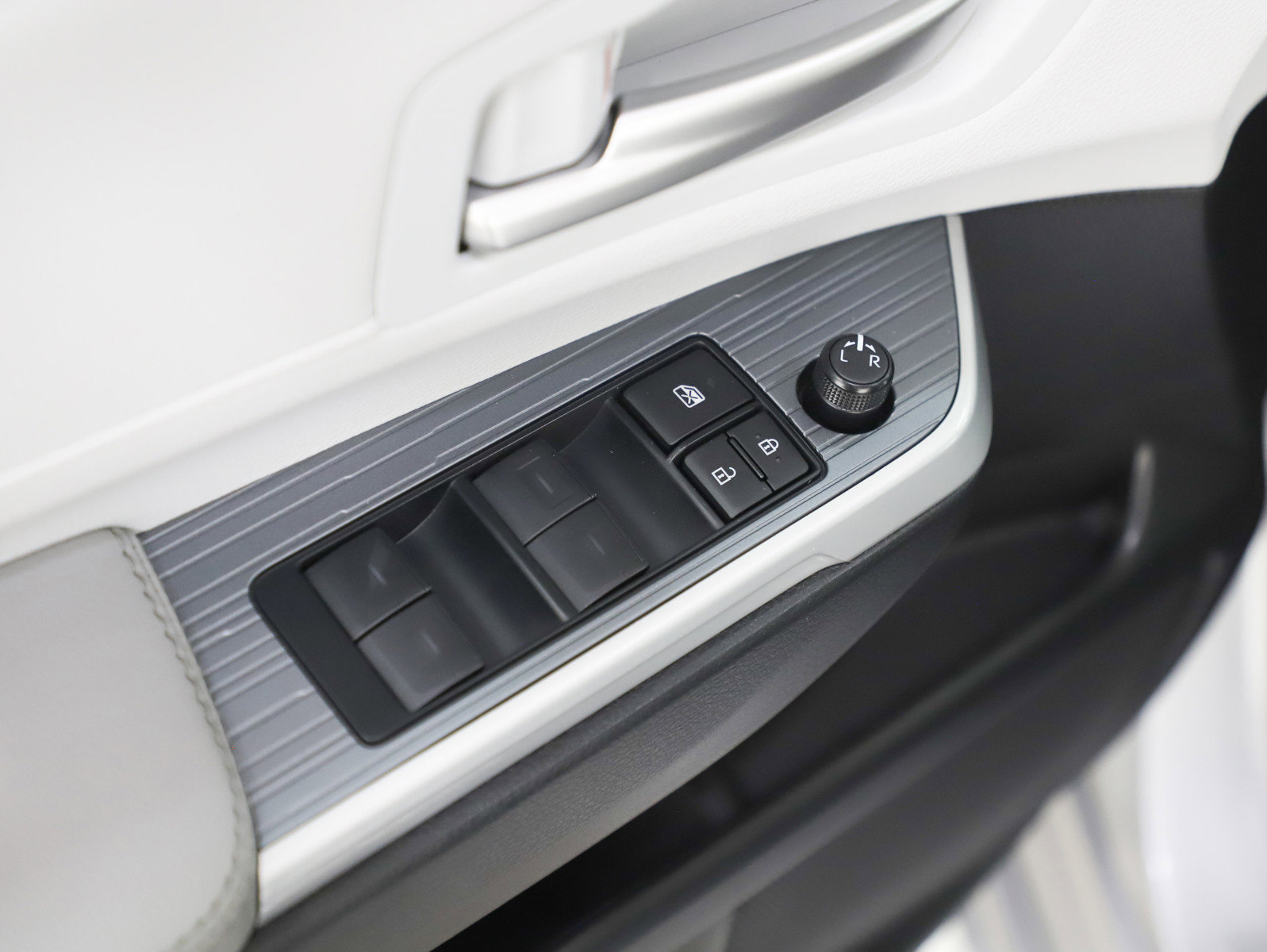 Used 2025 Toyota Sienna XLE image 22