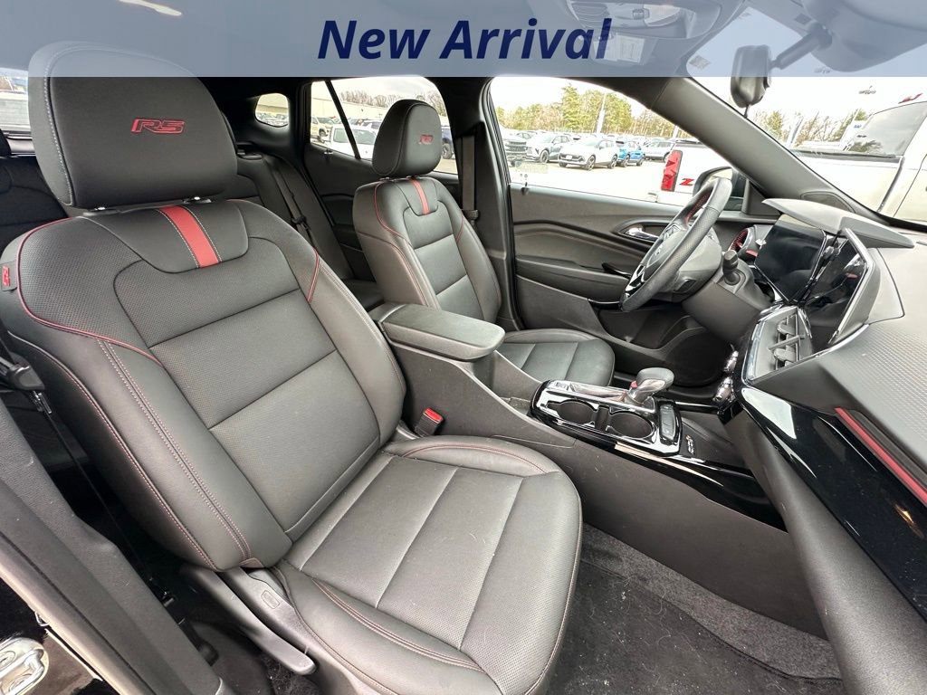 Used 2024 Chevrolet Trax RS w/ Sunroof Package image 4