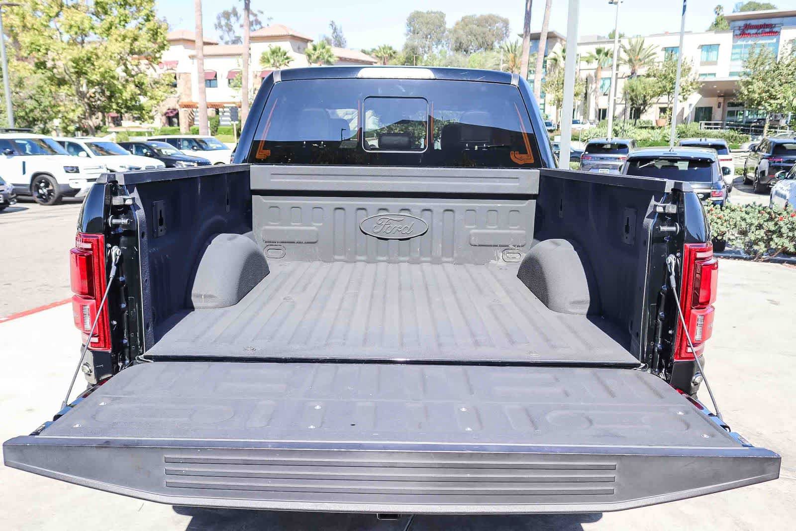 Used 2018 Ford F150 Raptor w/ Equipment Group 802A Luxury AWD/4WD image 27
