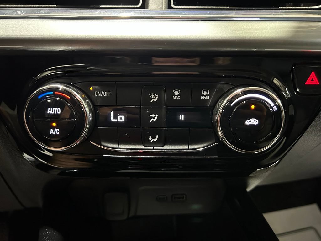 Used 2025 Chevrolet Trax LT FWD image 27