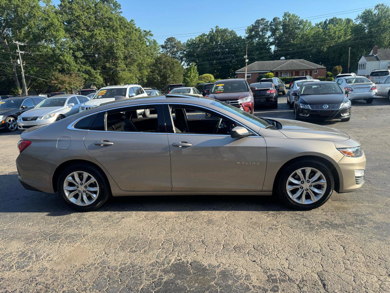 Used 2022 Chevrolet Malibu LT FWD image 4