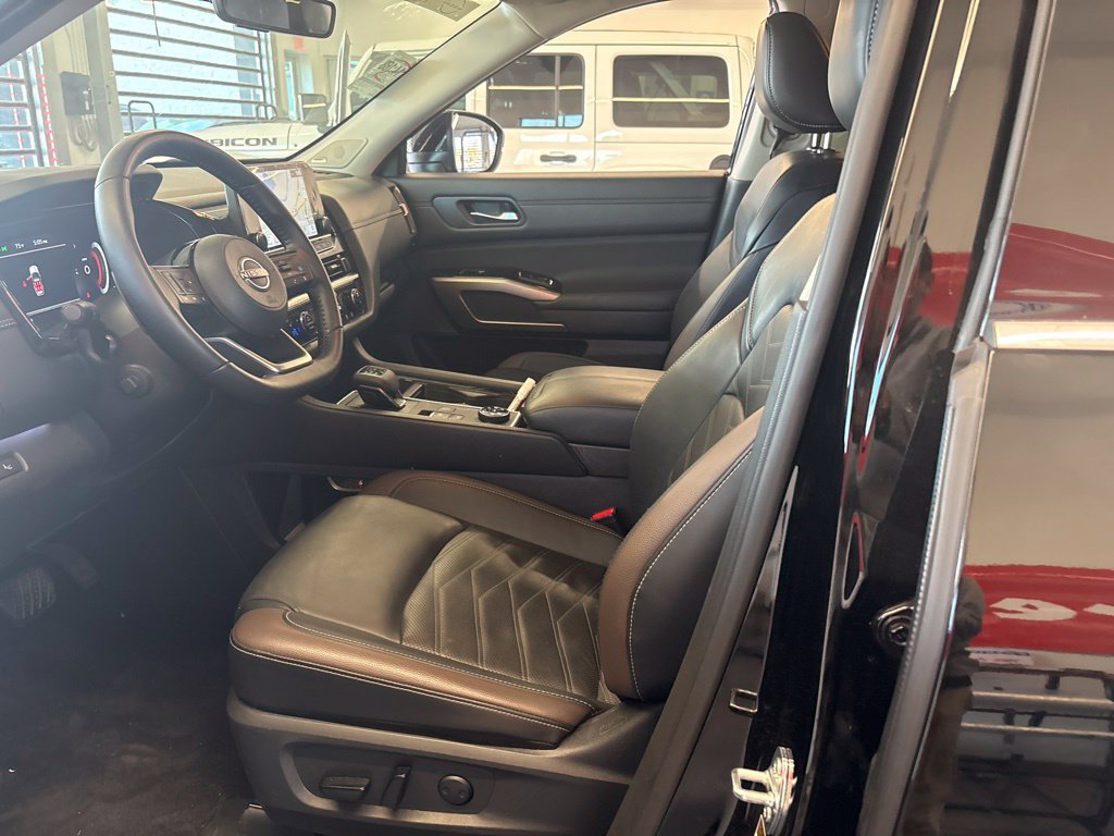 Used 2025 Nissan Pathfinder Platinum w/ Cargo Package AWD/4WD image 37