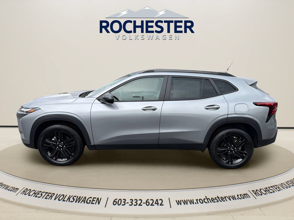 Used 2024 Chevrolet Trax ACTIV w/ Sunroof Package FWD image 3