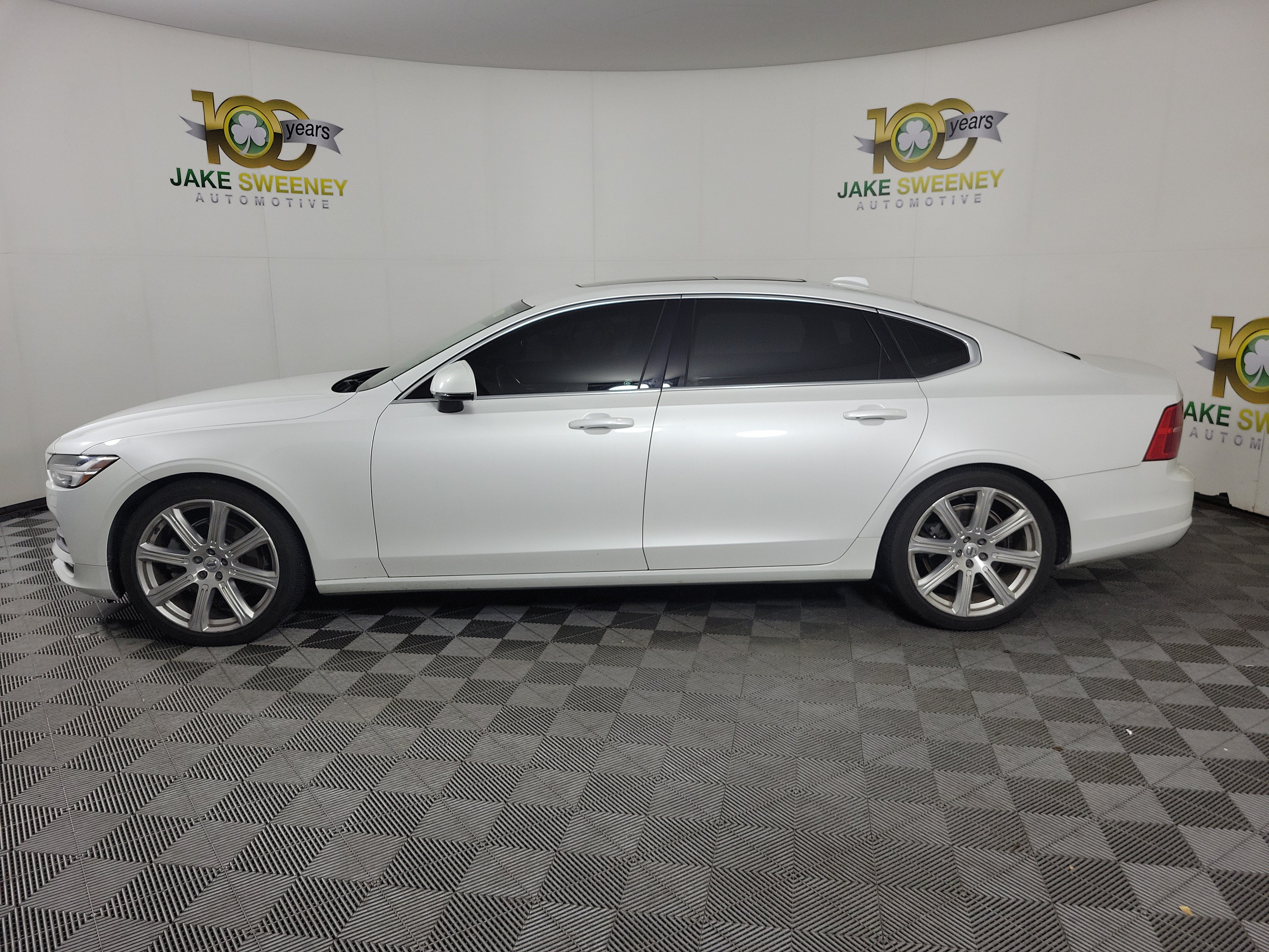 Used 2018 Volvo S90 T5 Momentum w/ Momentum Plus Package AWD/4WD image 2