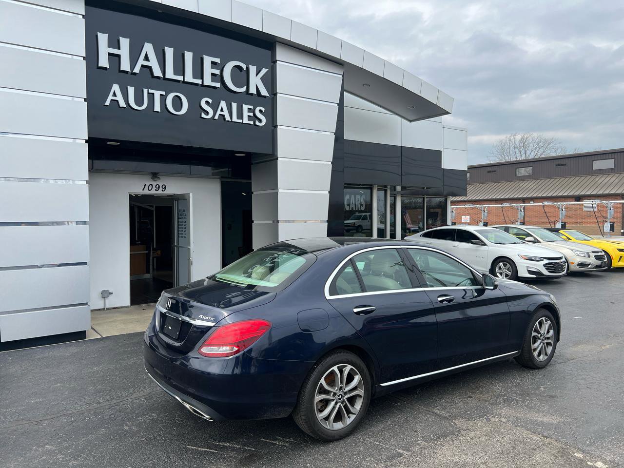 Used 2017 Mercedes-Benz C 300 4MATIC Sedan image 5