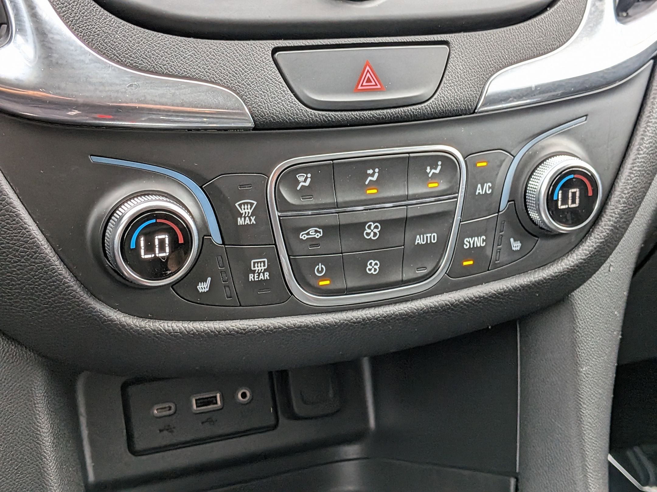 Used 2020 Chevrolet Equinox LT AWD/4WD image 19