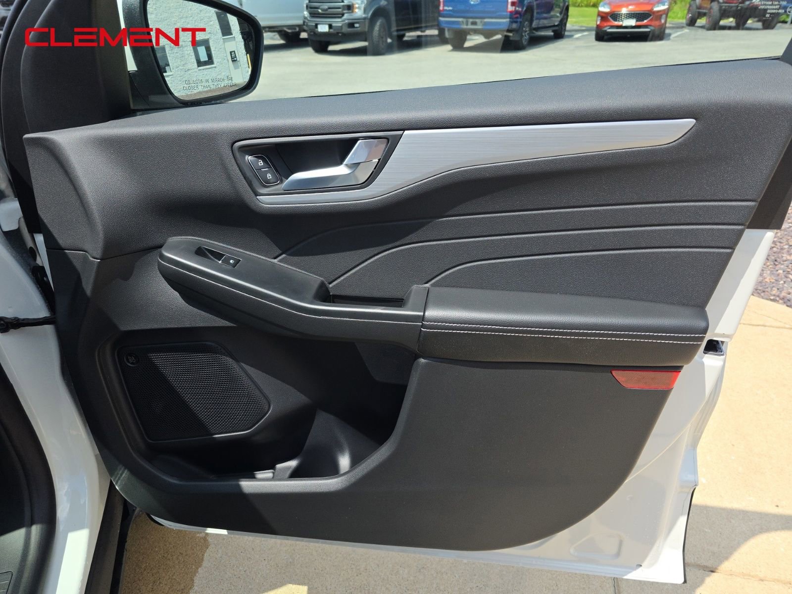 New 2025 Ford Escape SE w/ PHEV Premium Package image 32