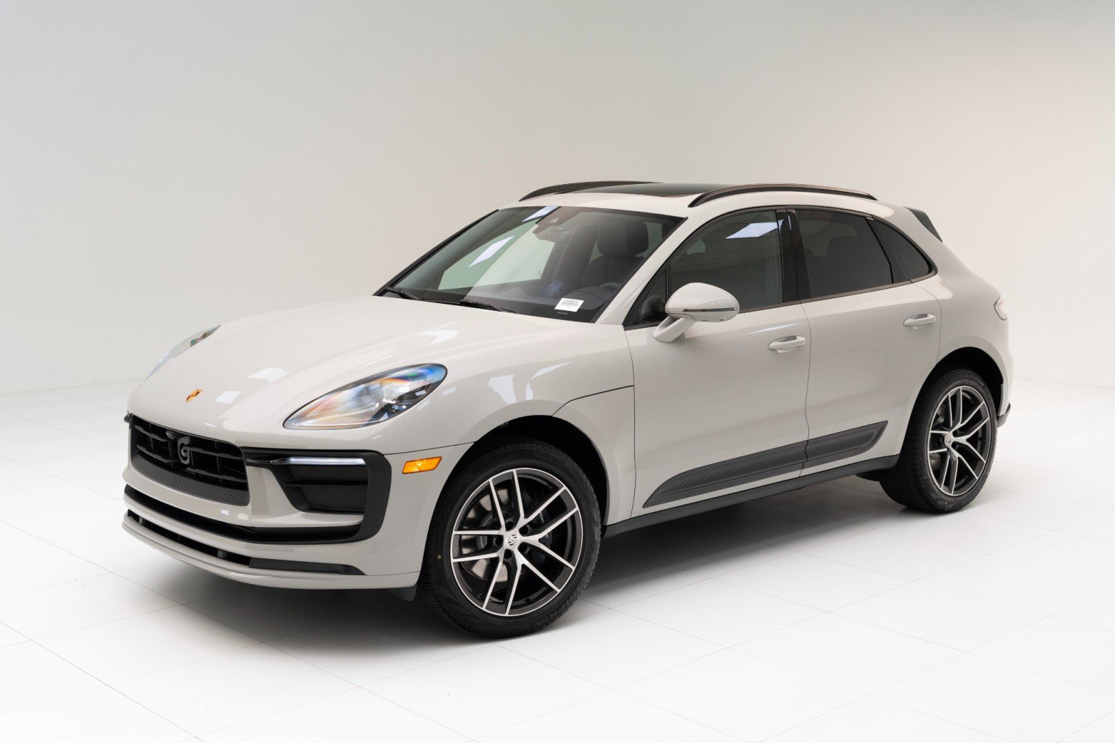 New 2025 Porsche Macan image 1
