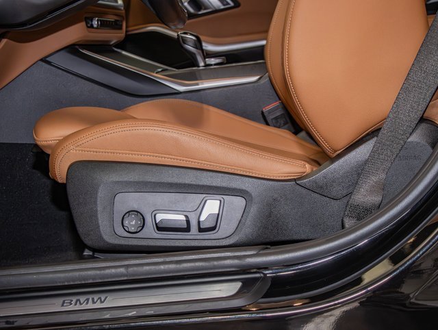 Certified 2022 BMW 330i xDrive Sedan w/ Driving Assistance Package image 15