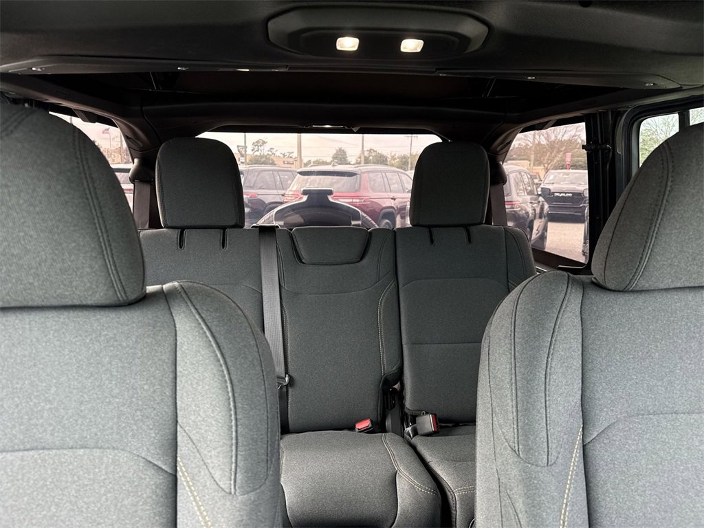 Used 2024 Jeep Wrangler Sahara image 28