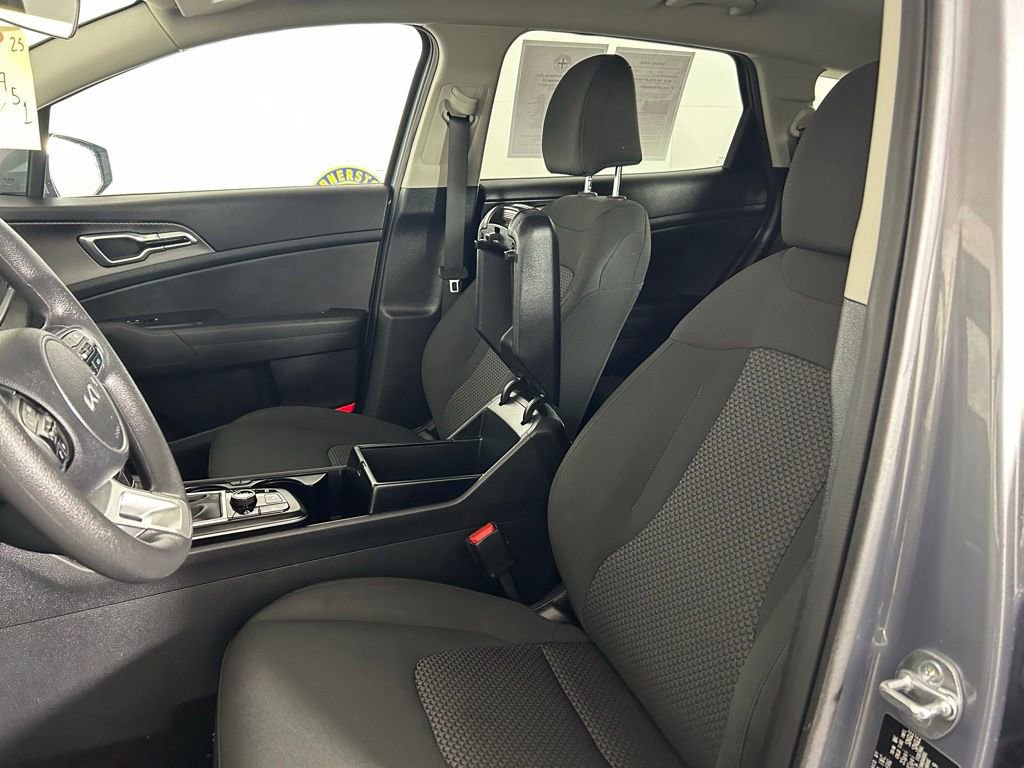 Used 2025 Kia Sportage LX AWD/4WD image 10