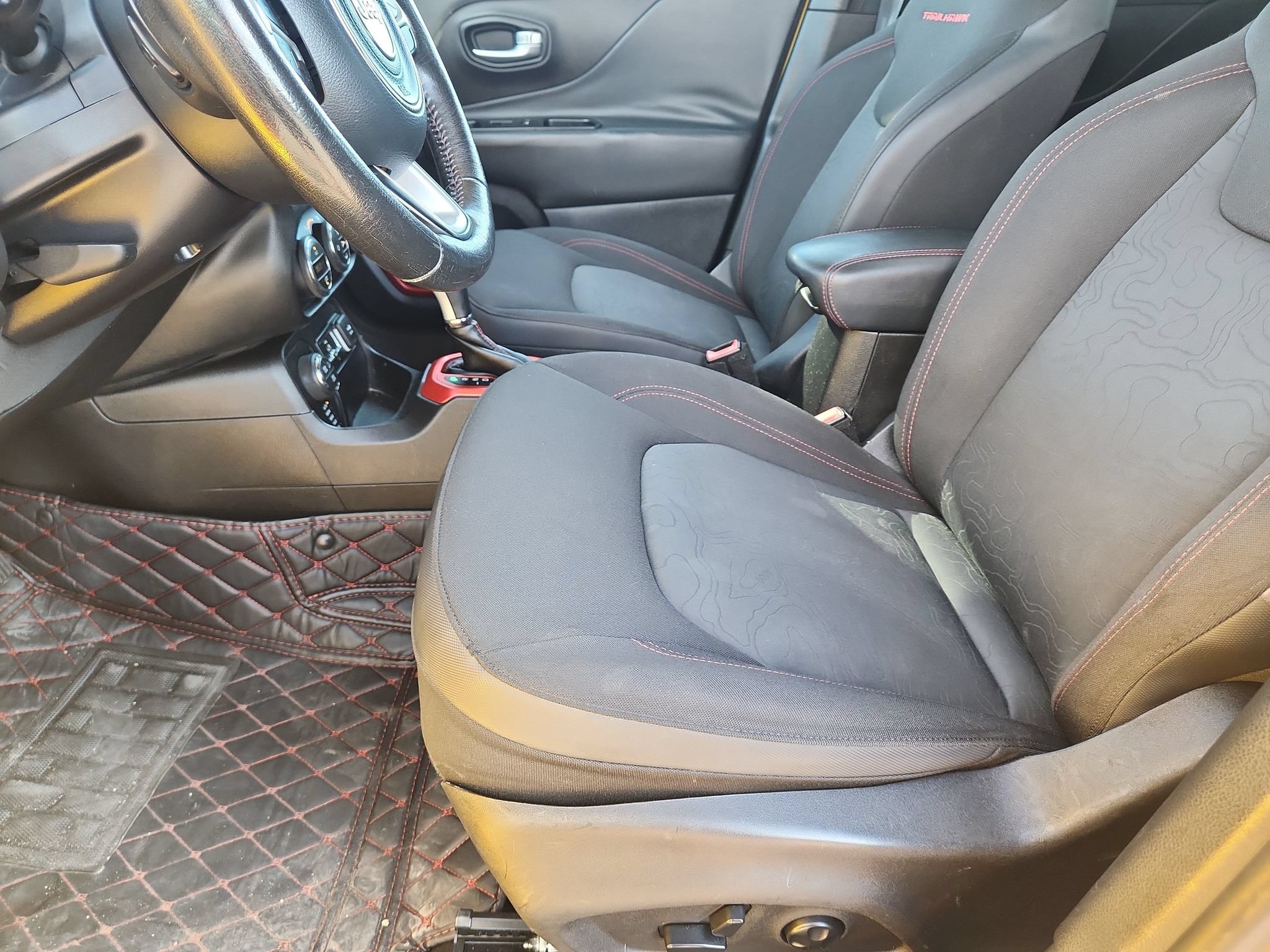 Used 2015 Jeep Renegade Trailhawk w/ Popular Equipment Group AWD/4WD image 9