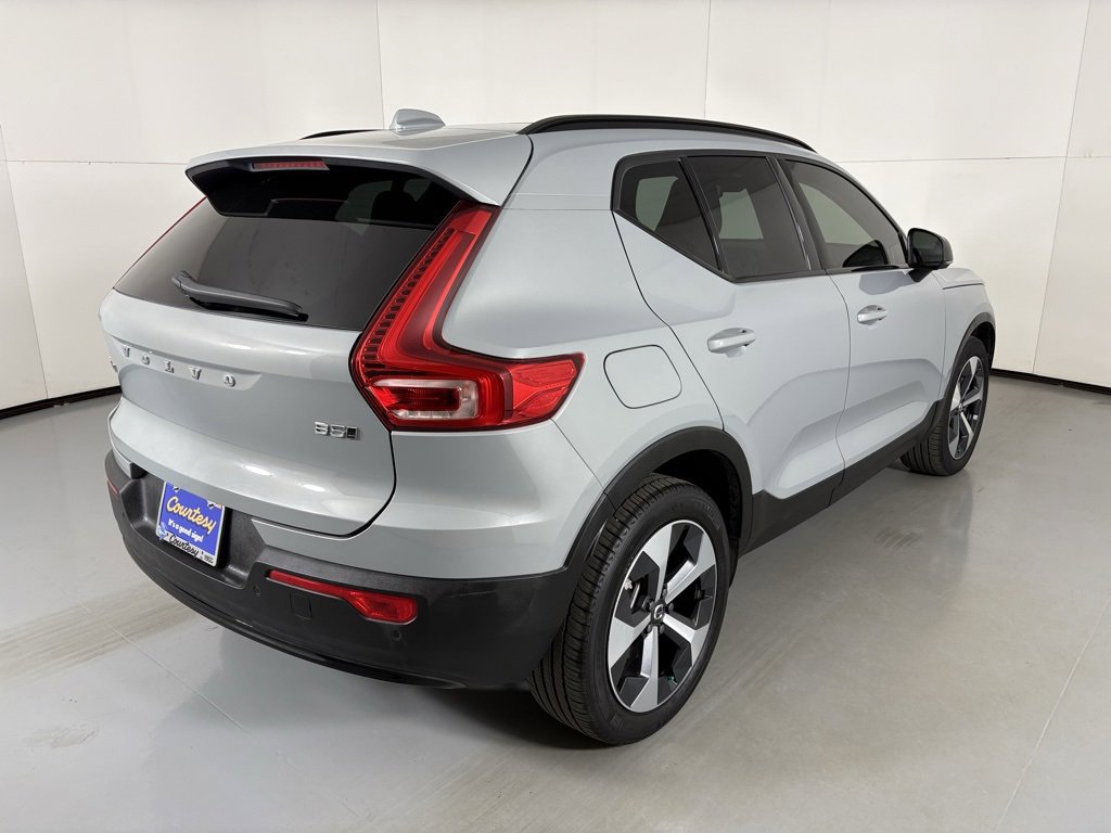 Used 2024 Volvo XC40 B5 Core image 8