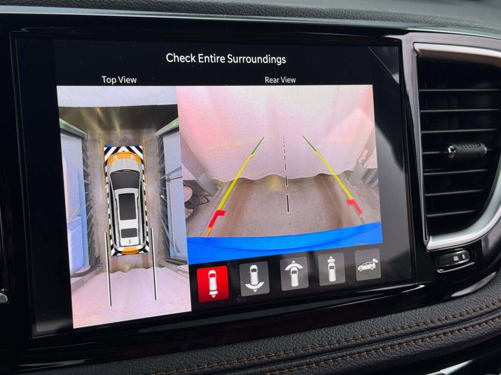 New 2026 Chrysler Pacifica Pinnacle w/ Trailer Tow Group image 29