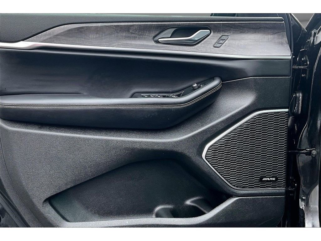 Used 2025 Jeep Grand Cherokee L Limited w/ Luxury Tech Group II image 19