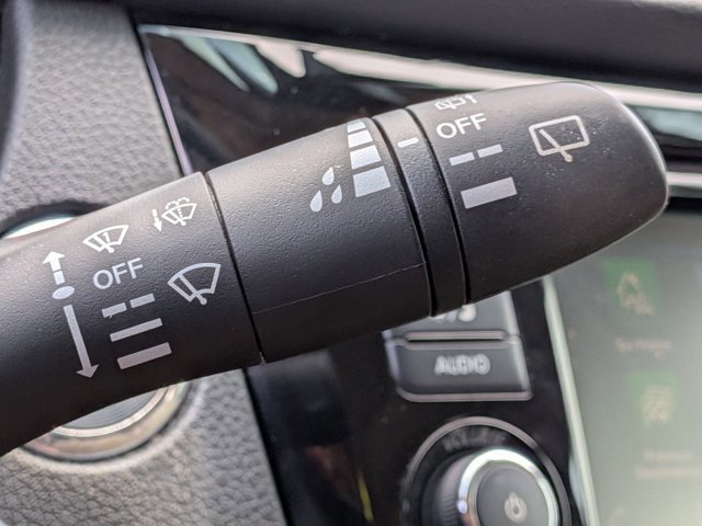 Used 2018 Nissan Rogue SL w/ Premium Package FWD image 11