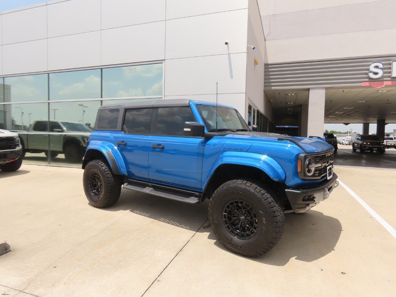 Used 2024 Ford Bronco Raptor AWD/4WD image 7