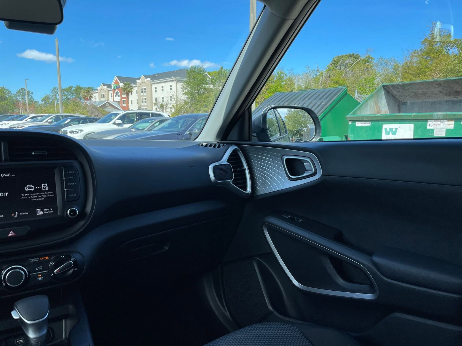 Used 2025 Kia Soul LX w/ LX Technology Package FWD image 33
