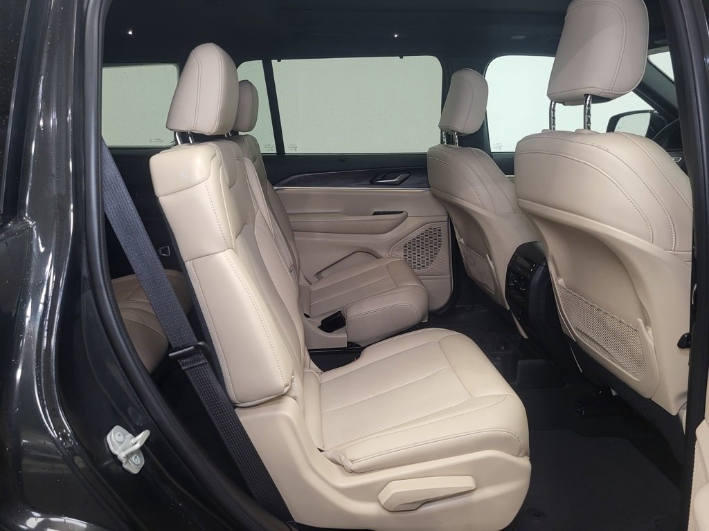 Used 2024 Jeep Grand Cherokee L Limited w/ Luxury Tech Group II image 11