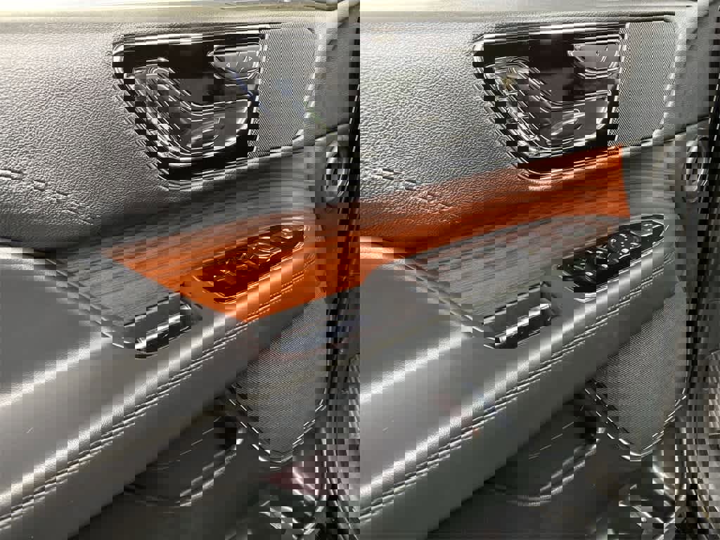 Used 2024 Lincoln Navigator L Premiere image 14