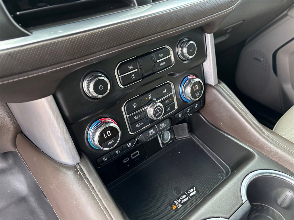 Used 2022 GMC Yukon SLT w/ SLT Premium Package image 18