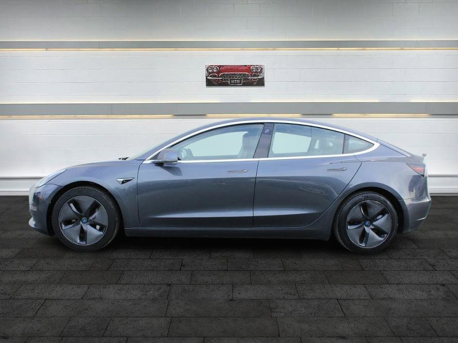 Used 2019 Tesla Model 3 Standard Range Plus image 4