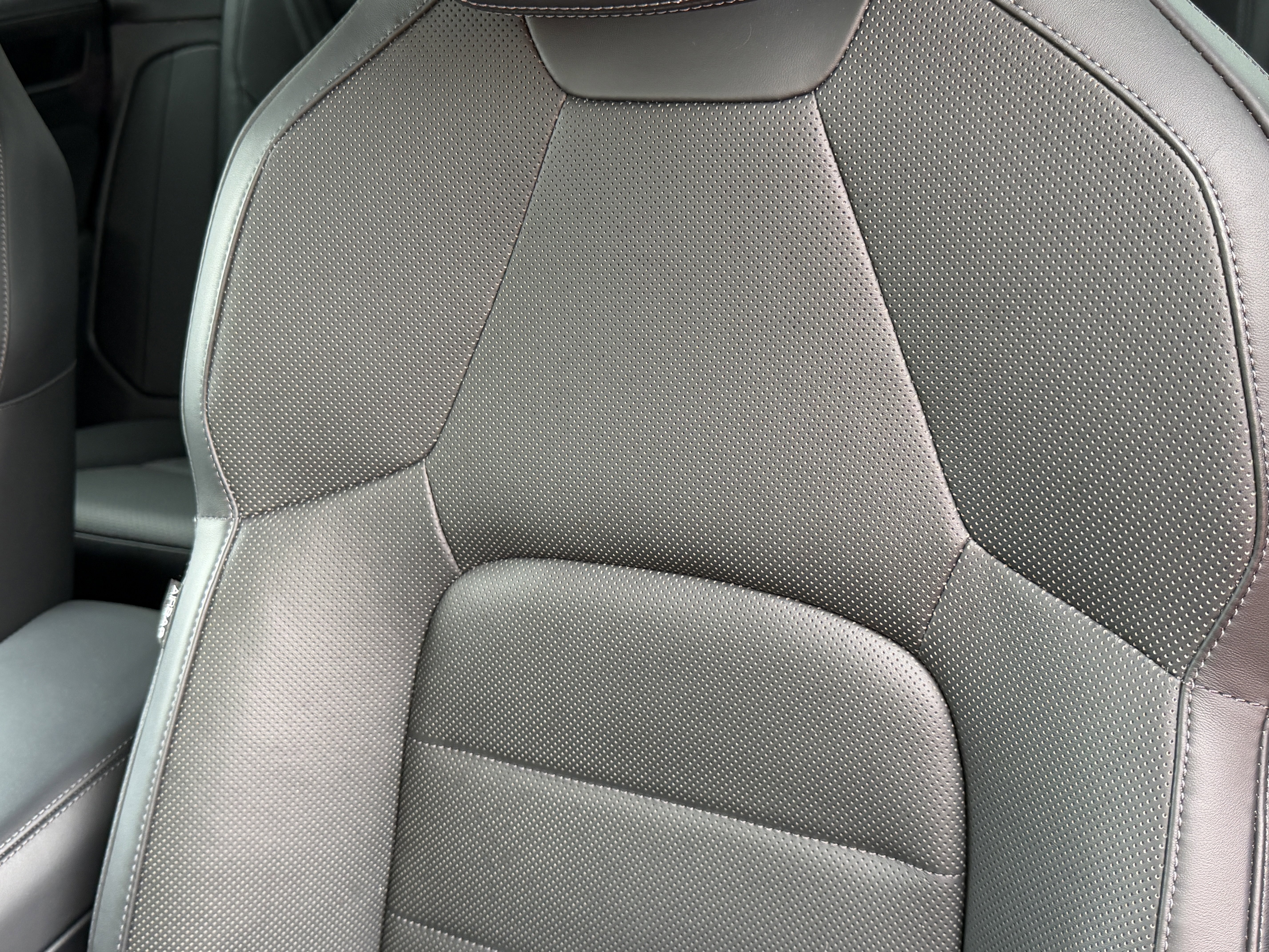 Used 2024 Porsche Macan 4 Electric image 5