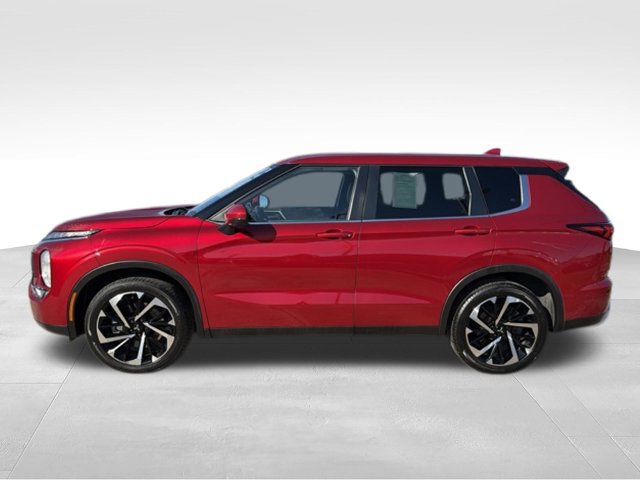 Used 2023 Mitsubishi Outlander ES FWD image 2