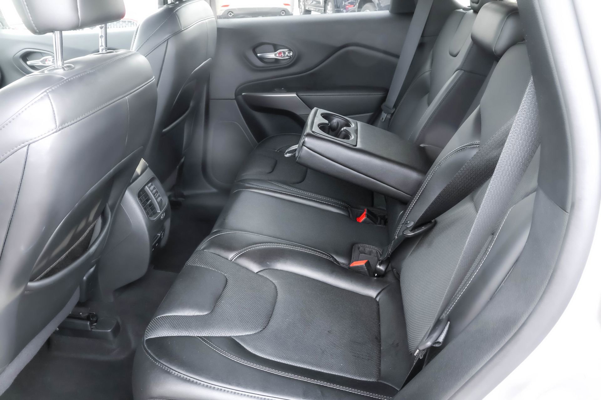 Used 2020 Jeep Cherokee Latitude Lux w/ Comfort/Convenience Group image 32