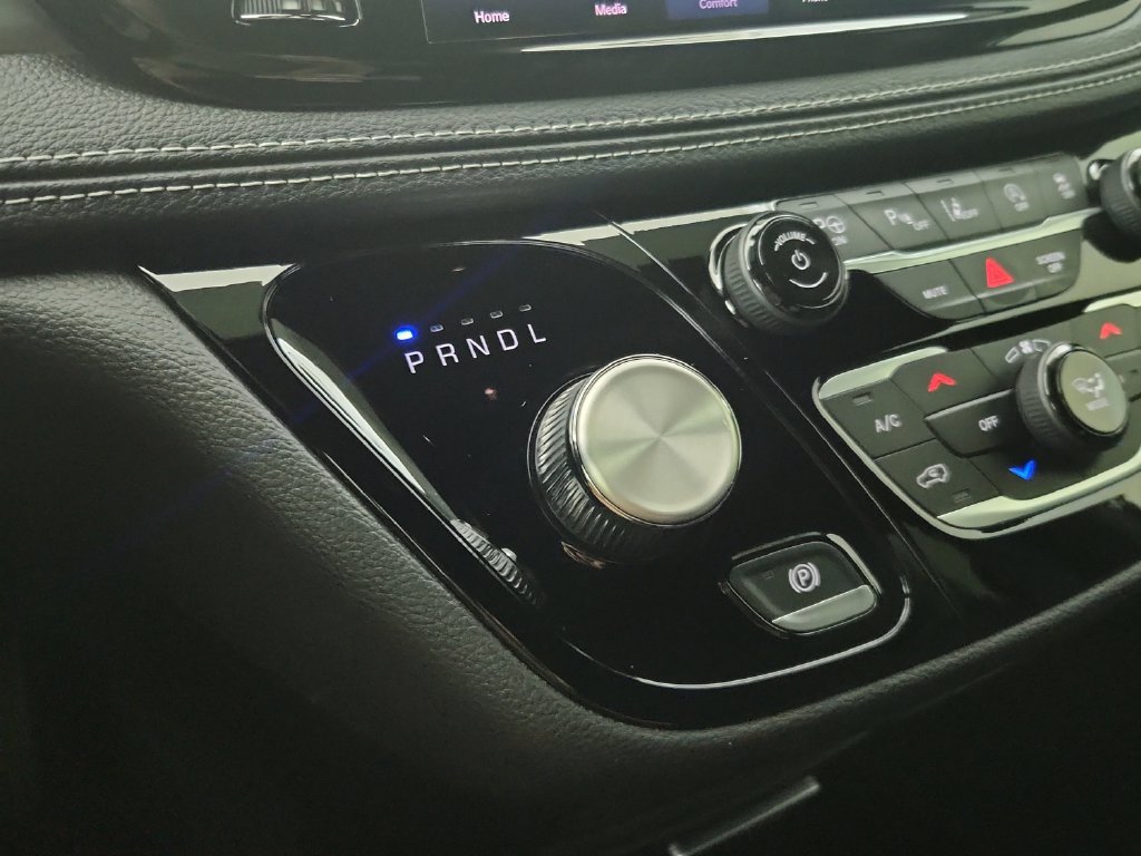 Certified 2025 Chrysler Pacifica Select AWD/4WD image 31