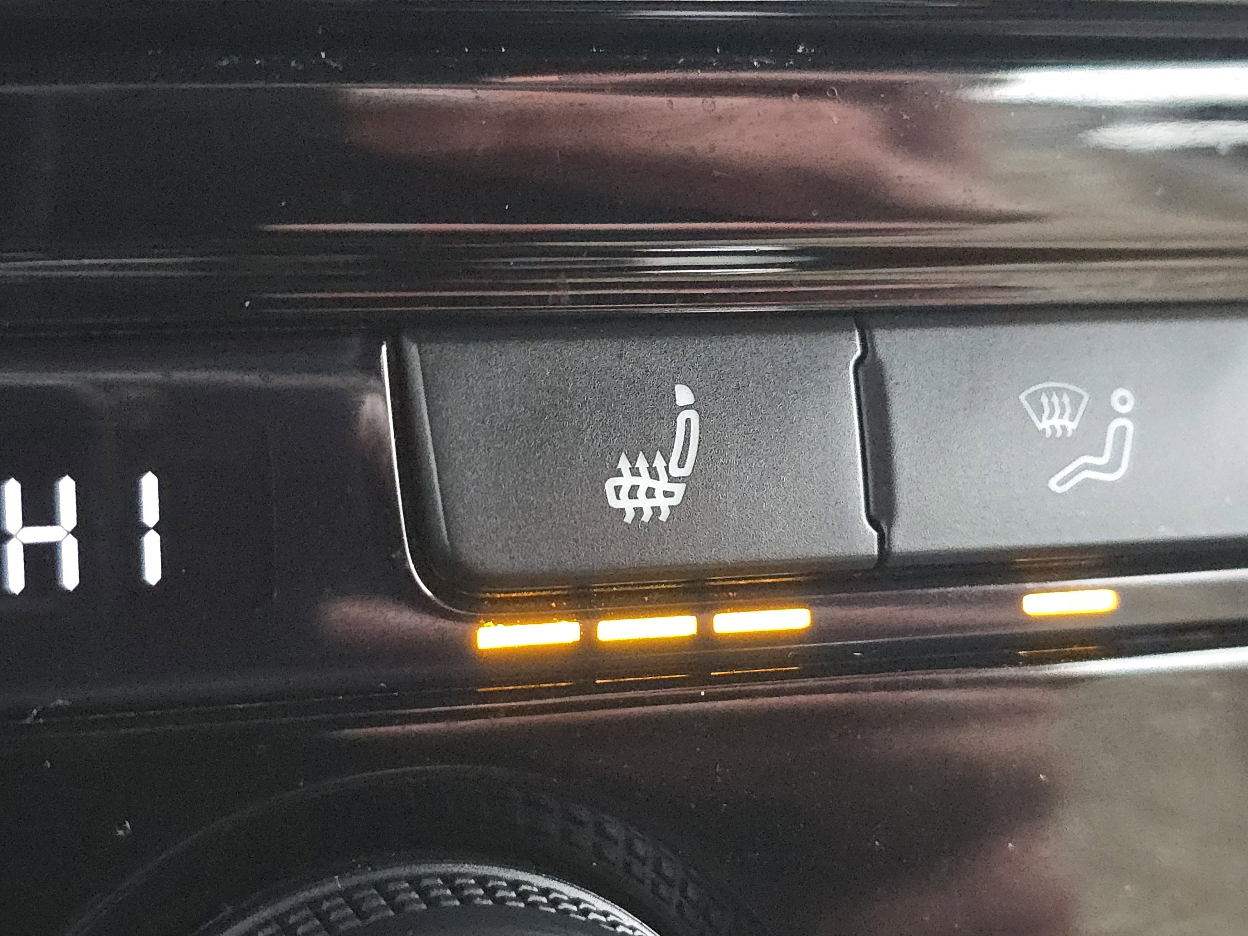 Used 2019 Volkswagen Beetle 2.0T S image 11