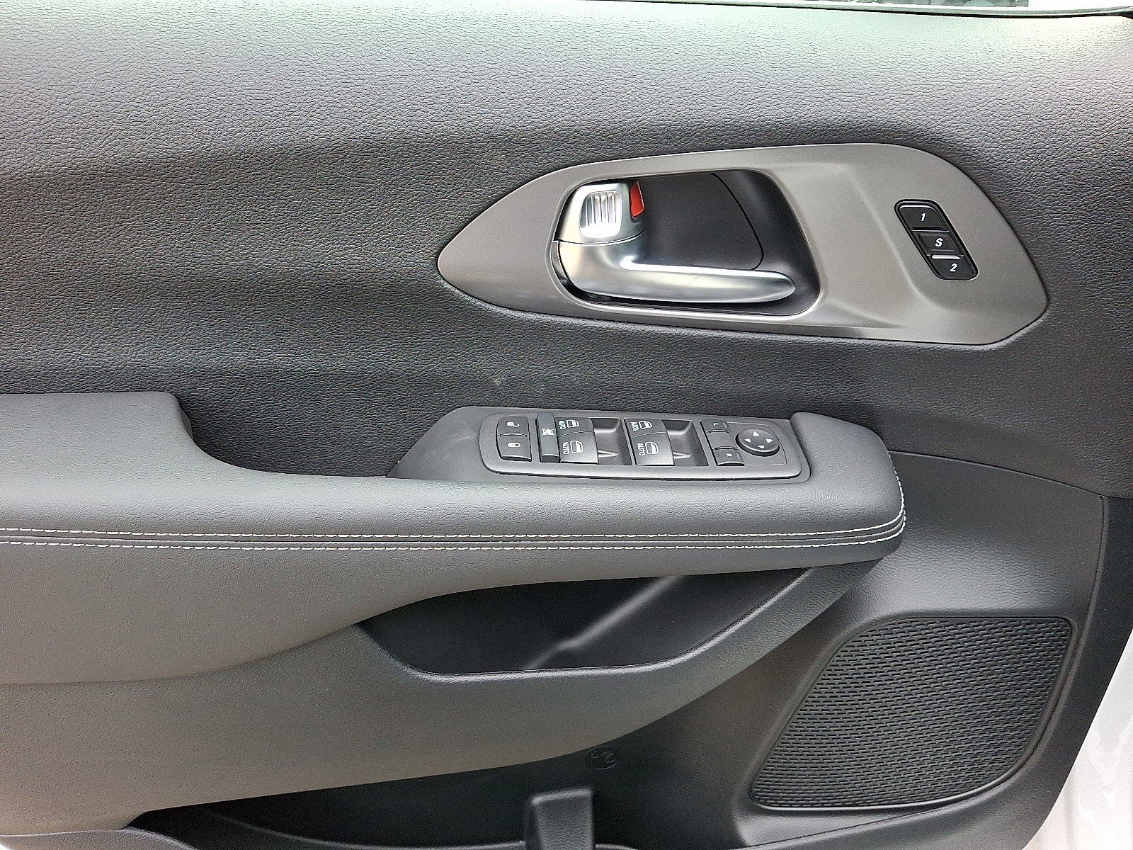 New 2026 Chrysler Pacifica Select image 8