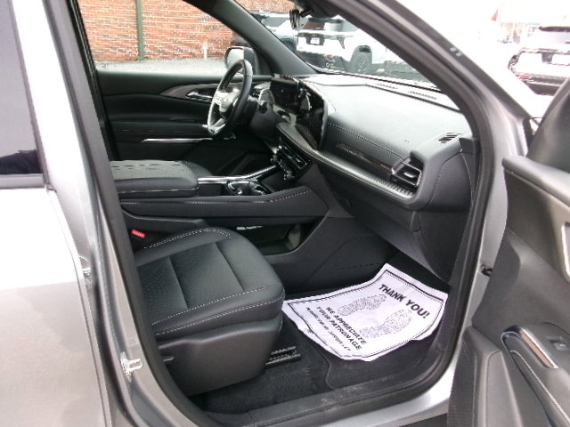 Used 2025 Chevrolet Traverse LT image 10