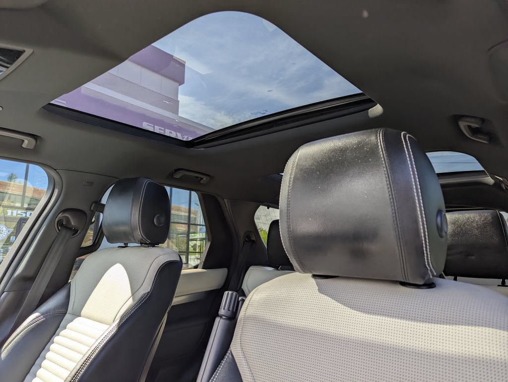 Used 2022 Land Rover Discovery S R-Dynamic AWD/4WD image 30