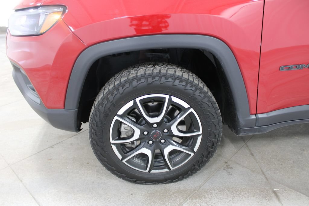 Used 2025 Jeep Compass Trailhawk AWD/4WD image 36