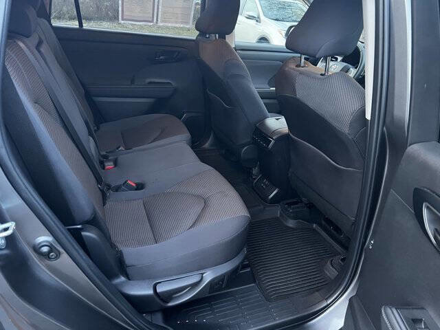 Used 2024 Toyota Highlander AWD image 12
