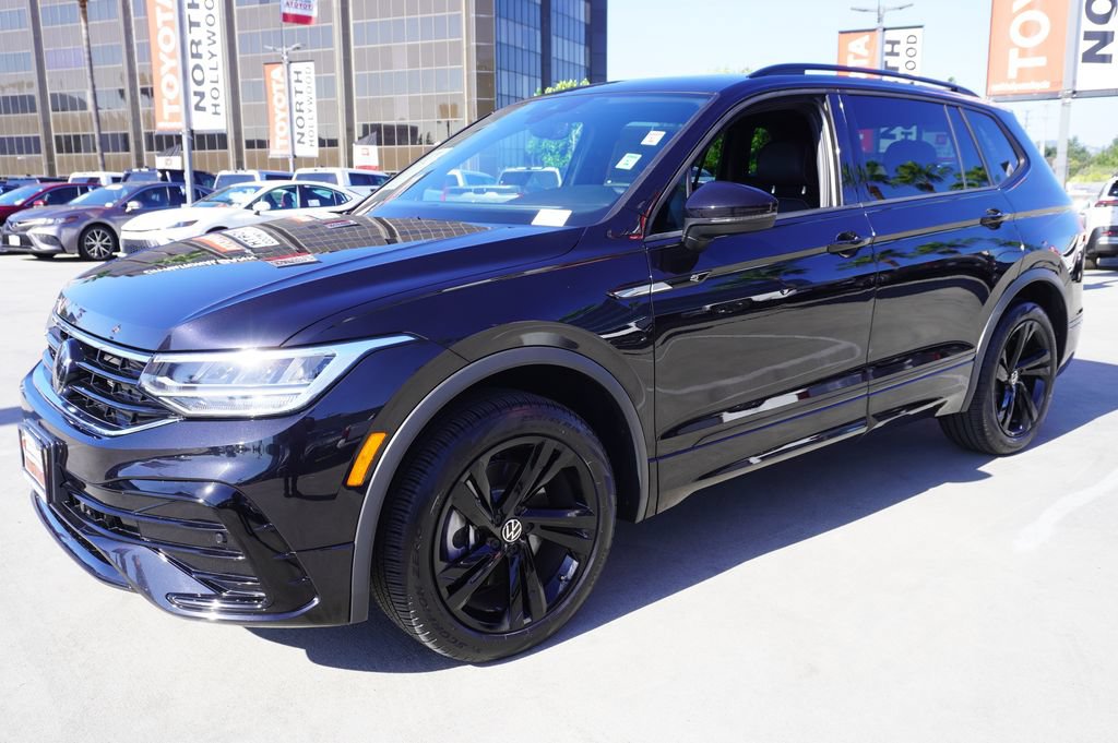 Used 2023 Volkswagen Tiguan SE R-Line AWD/4WD image 4
