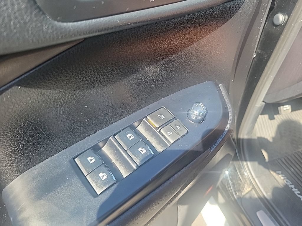 Used 2019 Toyota Highlander Limited Platinum AWD/4WD image 18