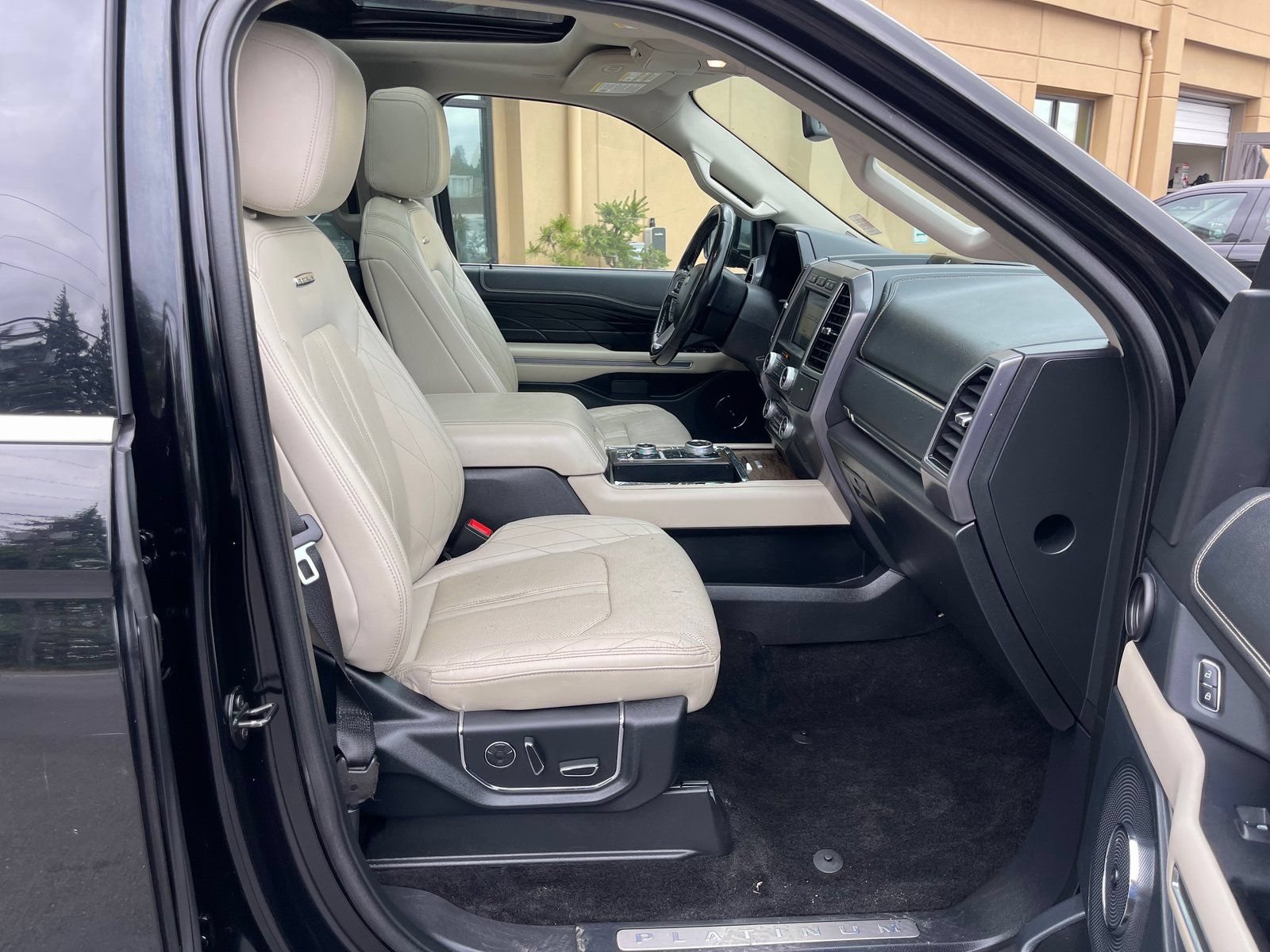 Used 2018 Ford Expedition Max Platinum AWD/4WD image 23